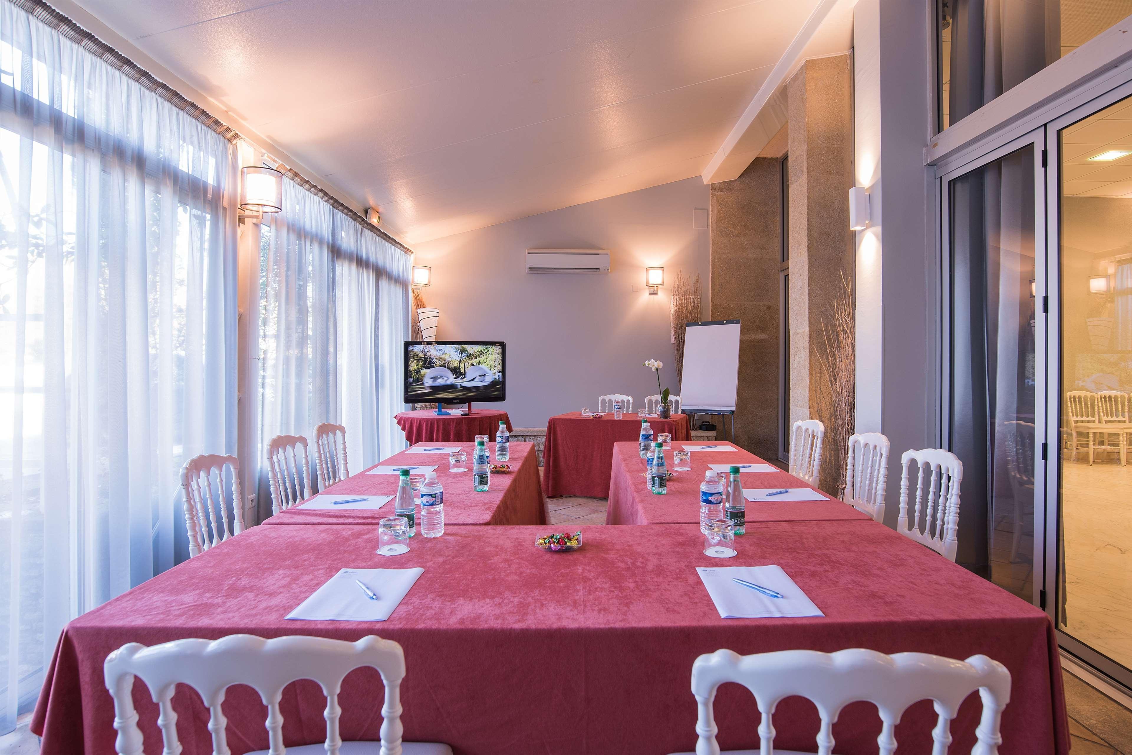 Best Western Sevan Parc Hotel Pertuis Exterior photo