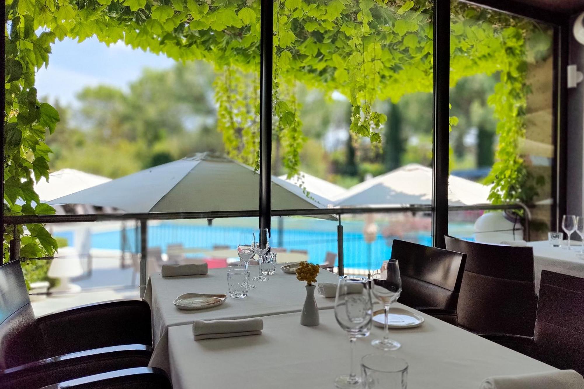 Best Western Sevan Parc Hotel Pertuis Exterior photo