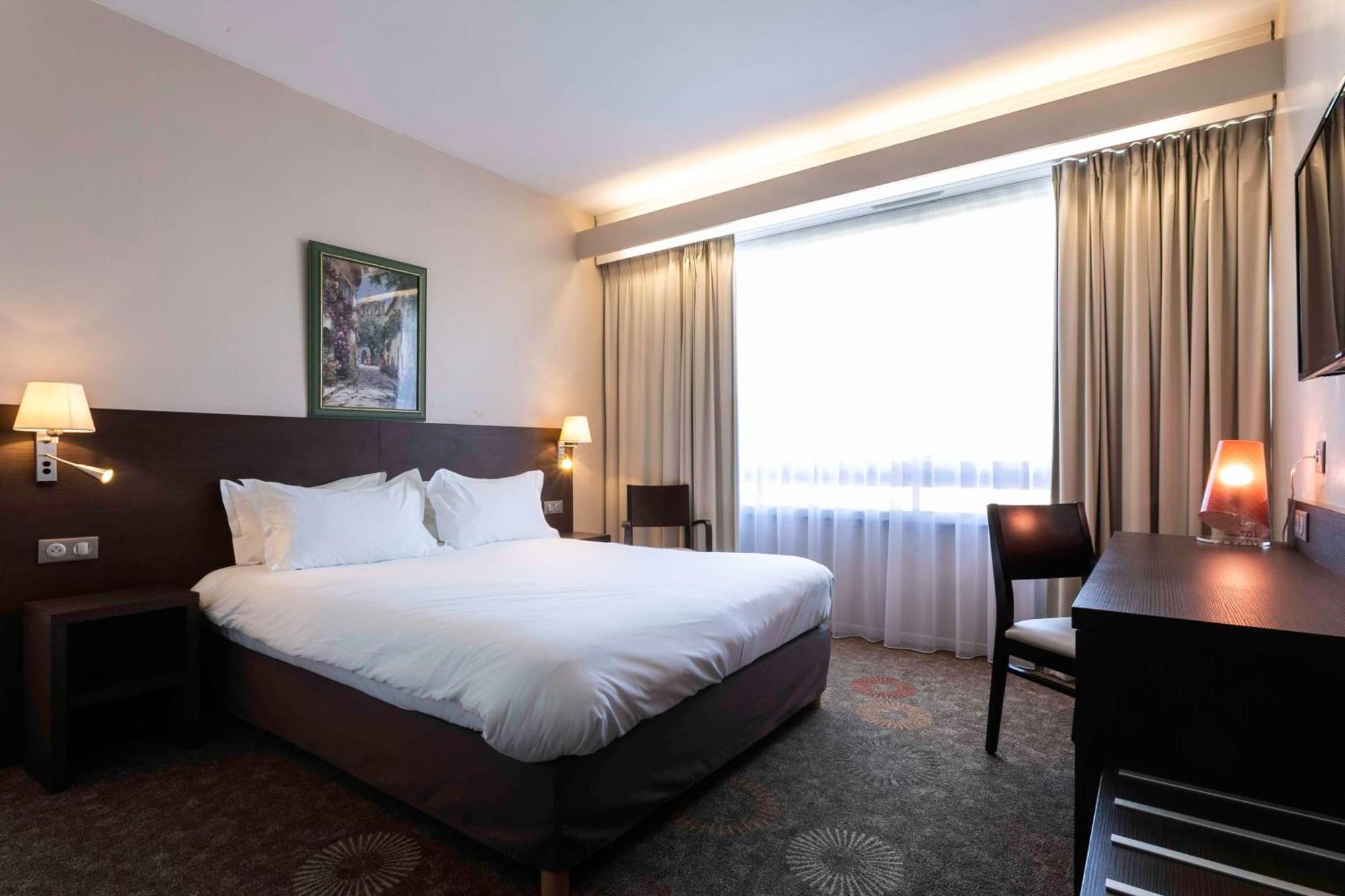 Best Western Sevan Parc Hotel Pertuis Exterior photo